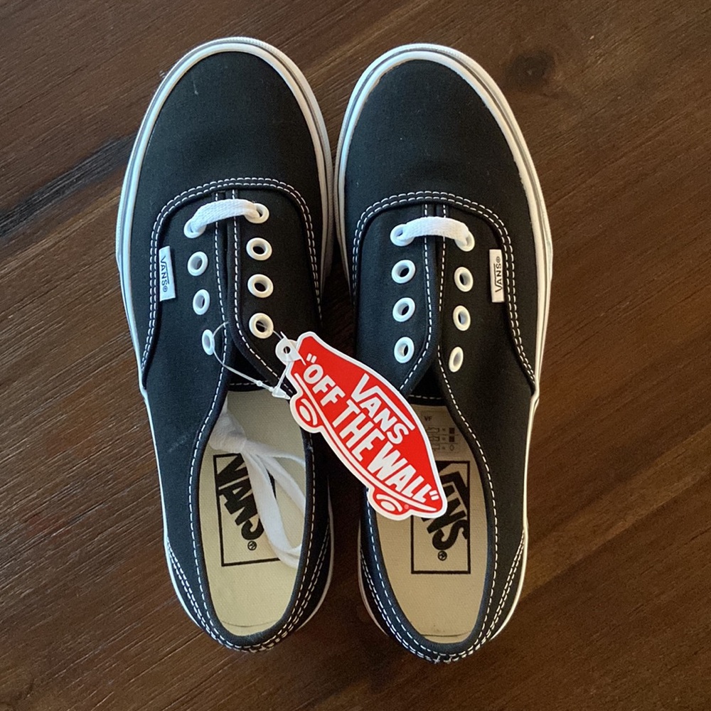 Black Lowtop Platform Vans NEVER WORN TAGS ATTACHED!!